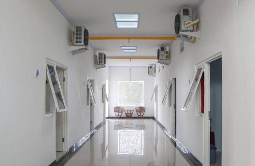 Madiun Hotel | RedDoorz Syariah near Suncity Mall Madiun