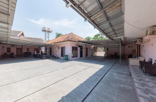 North Cirebon Hotel | RedDoorz at Hotel Rumah Kita near Gedung Negara Cirebon