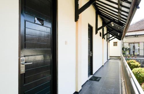 Oro Oro Ombo Hotel | RedDoorz at Jestro Guest House Batu