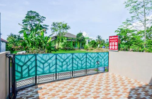 Cilacap Hotel | RedDoorz Syariah near Stasiun Gumilir Cilacap