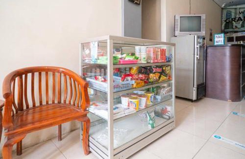 Dinoyo Hotel | RedDoorz near Universitas Merdeka Malang 2