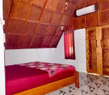 Bukit Lawang House | Sumatra Thomas Leaf Monkey Guesthouse & Jungle Trek