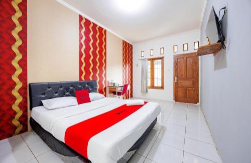 Bekasi Hotel | RedDoorz Syariah Plus near Jatiwarna Toll Gate