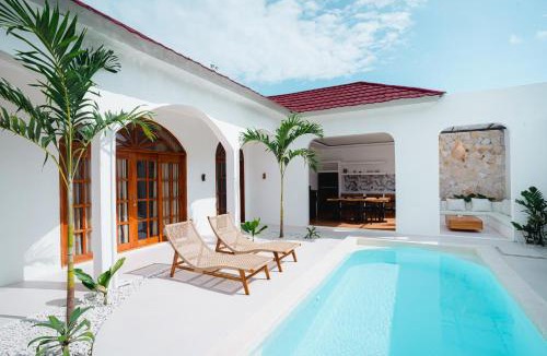 Praya Barat Villa | Costa Luna Villa