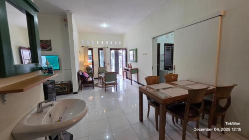 Banguntapan House | Omah Tentrem Homestay Jogja