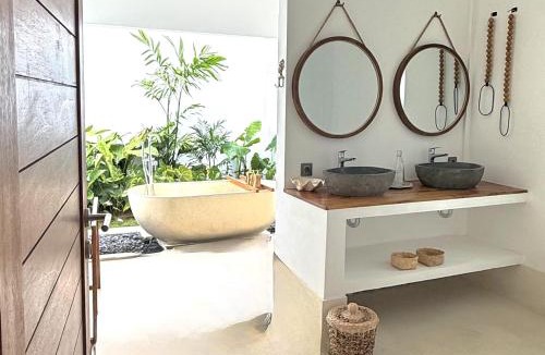 Kediri Villa | Villa Jaya Luxury 3 Bed Room Villa Private Pool Jacuzzi 5 minutes from Nuanu