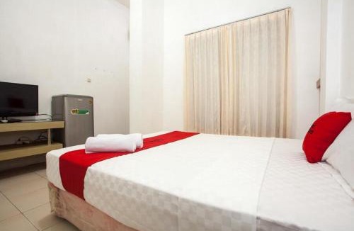 Surabaya House | RedDoorz Syariah near Taman Bungkul
