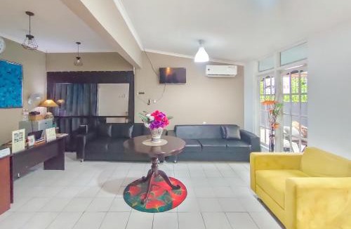 Purwokerto Hotel | RedDoorz Syariah at Oemah 85 Purwokerto