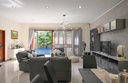 By Pass Ngurah Rai Villa | Puri Ratu Jimbaran with Private Pool