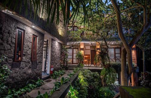 Peliatan Hotel | Merak Village by Prasi