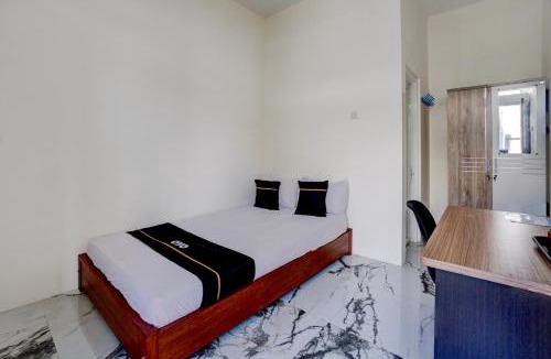 Dinoyo Hotel | OYO Madani Guest House Syariah
