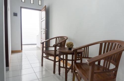 Pacitan Hotel | OYO 801 Hansa Homestay