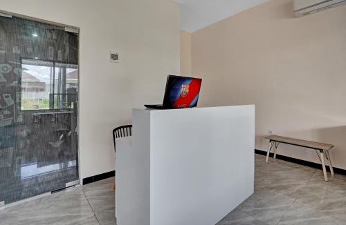 Surabaya Hotel | OYO Life 90649 Raja Residence Syariah