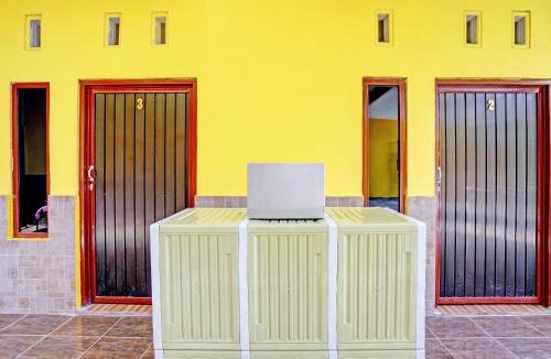 Prigen Hotel | OYO Life 92920 Rumah Kost Azca