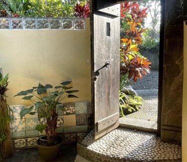 Lodtunduh Ski Chalet | Heliconia, at T house kaja