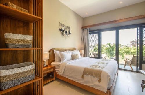 Batubelig Villa | 4 Bd Seminyak Rice Paddies View 4 mins to Beach