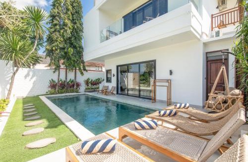 Batubelig Villa | 4 Bd Seminyak Rice Paddies View 4 mins to Beach