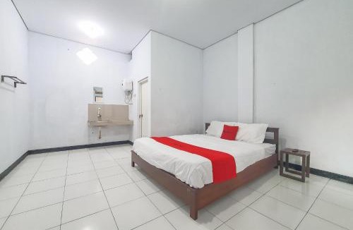 Sumber Hotel | RedDoorz Syariah near Universitas Muhammadiyah Cirebon