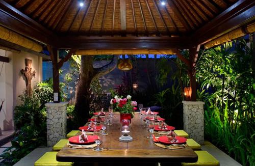 Batu Bolong Villa | Villa Kakatua