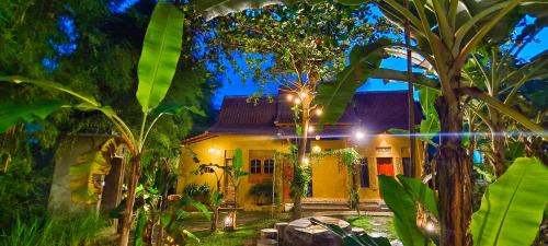 Pengosekan House | Jhon House & Grill