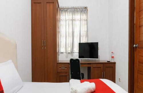 Bekasi Hotel | RedDoorz near Trans Studio Mall Cibubur