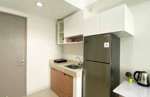 Cikarang Apartment | Cozy Stay 1BR at Vasanta Innopark Apartment By Travelio