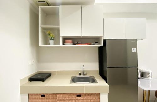 Cikarang Apartment | Cozy Stay 1BR at Vasanta Innopark Apartment By Travelio