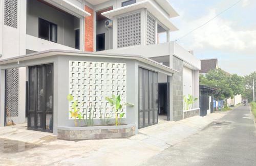 Banjarsari Hotel | RedDoorz near Graha Saba Buana 2