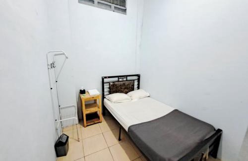 Tanjung Priok Hostel | Hotel Dinar Family