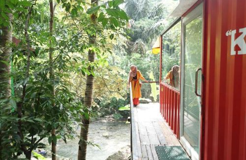 Parigi Hotel | Hau Riverside Lodges Citumang