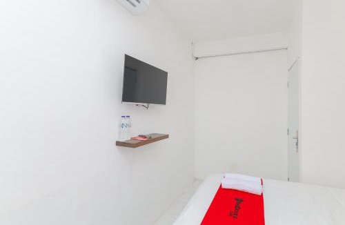 Serang Hotel | RedDoorz near Pasar Lama Serang