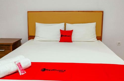 Temon Hotel | RedDoorz at Omah Candi Sari near Airport YIA