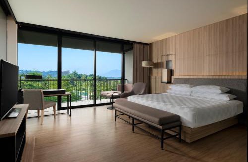 Gunung Geulis Hotel | Royal Tulip Gunung Geulis Resort and Golf