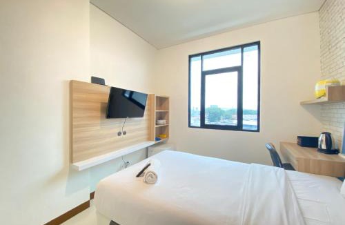 Ciroyom Apartment | Comfortable Studio Semi Apartment at The Lodge Paskal near BINUS University By Travelio