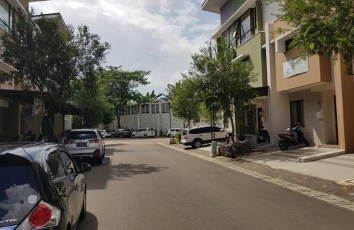 Pagedangan House | Aloha Guest House - 1 Male Only