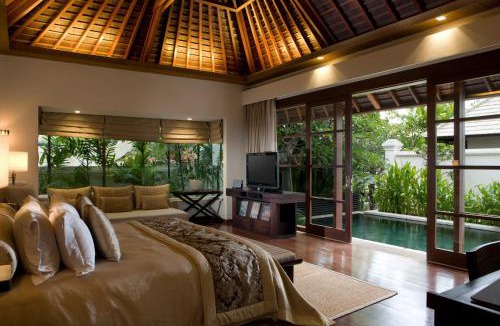 Kuta Selatan Villa | The Royal Santrian