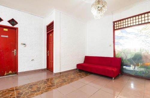 South Tangerang House | RedDoorz near Universitas Pamulang