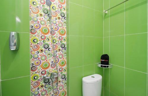 Bekasi Timur Hotel | RedDoorz Plus near Stasiun Bekasi