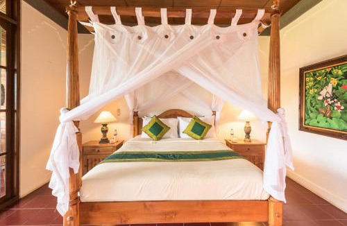 Kedewatan House | Hotel Bunga Permai