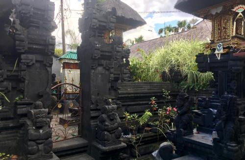 Seminyak House | JS Guest House, 2 minutes walk to seminyak beach