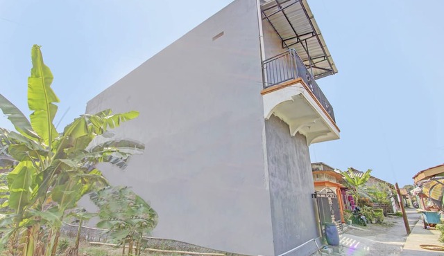 SPOT ON 92926 Guest House Cemara 1 Syariah in Jatibarang