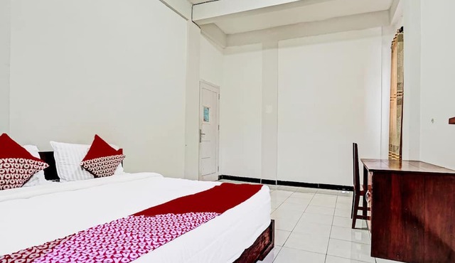 OYO 91872 Sweet 17 KostNearJatim Park Surabaya in Palembang