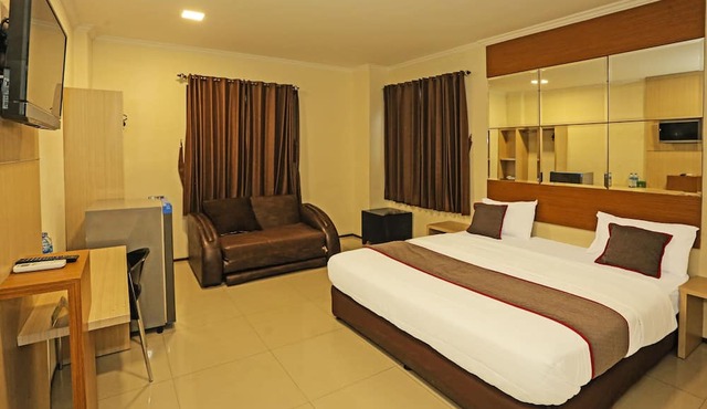 Super OYO Townhouse OAK Hotel Fiducia Serpong