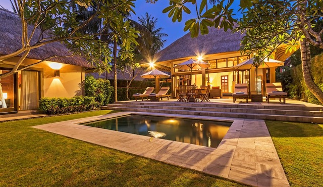 Villa Sasoon 1, 100 mt to Beach in Manggis
