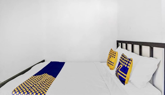 SPOT ON 90742 Kinanthy Homestay Syariah in Tulungagung