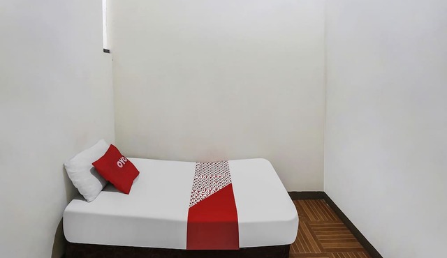 OYO 90825 Hotel Lizha 2 in Tenggarong