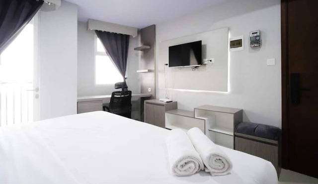 Nice And Comfy Studio At Grand Dharmahusada Lagoon Apartment in Surabaya