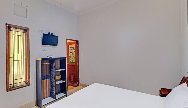 OYO 92203 Tata Guest House