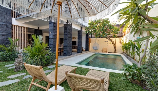 A modern, spacious three bedroom villa in Seminyak in Kabupaten Badung