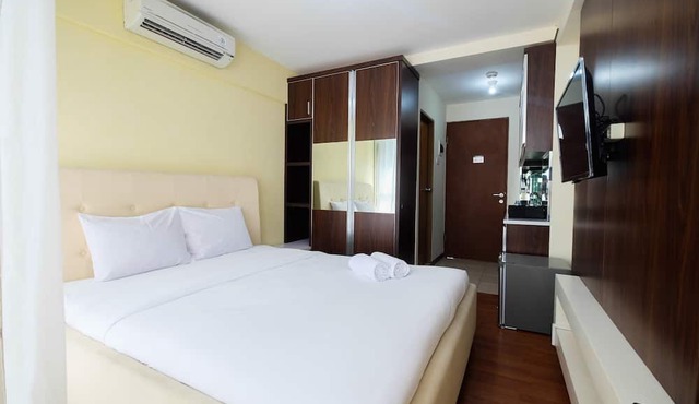 Comfy Studio Tifolia Apartment